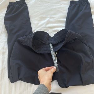 Vuori like new dark gray joggers